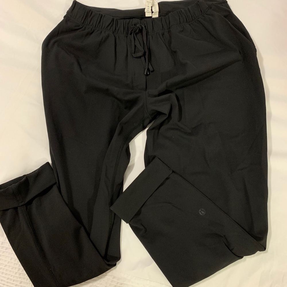 Lululemon on the fly pants